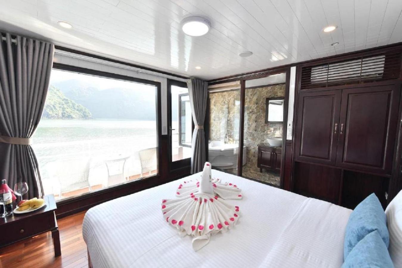 Hotel Halong Sapphire Cruises Hạ Long Exterior foto